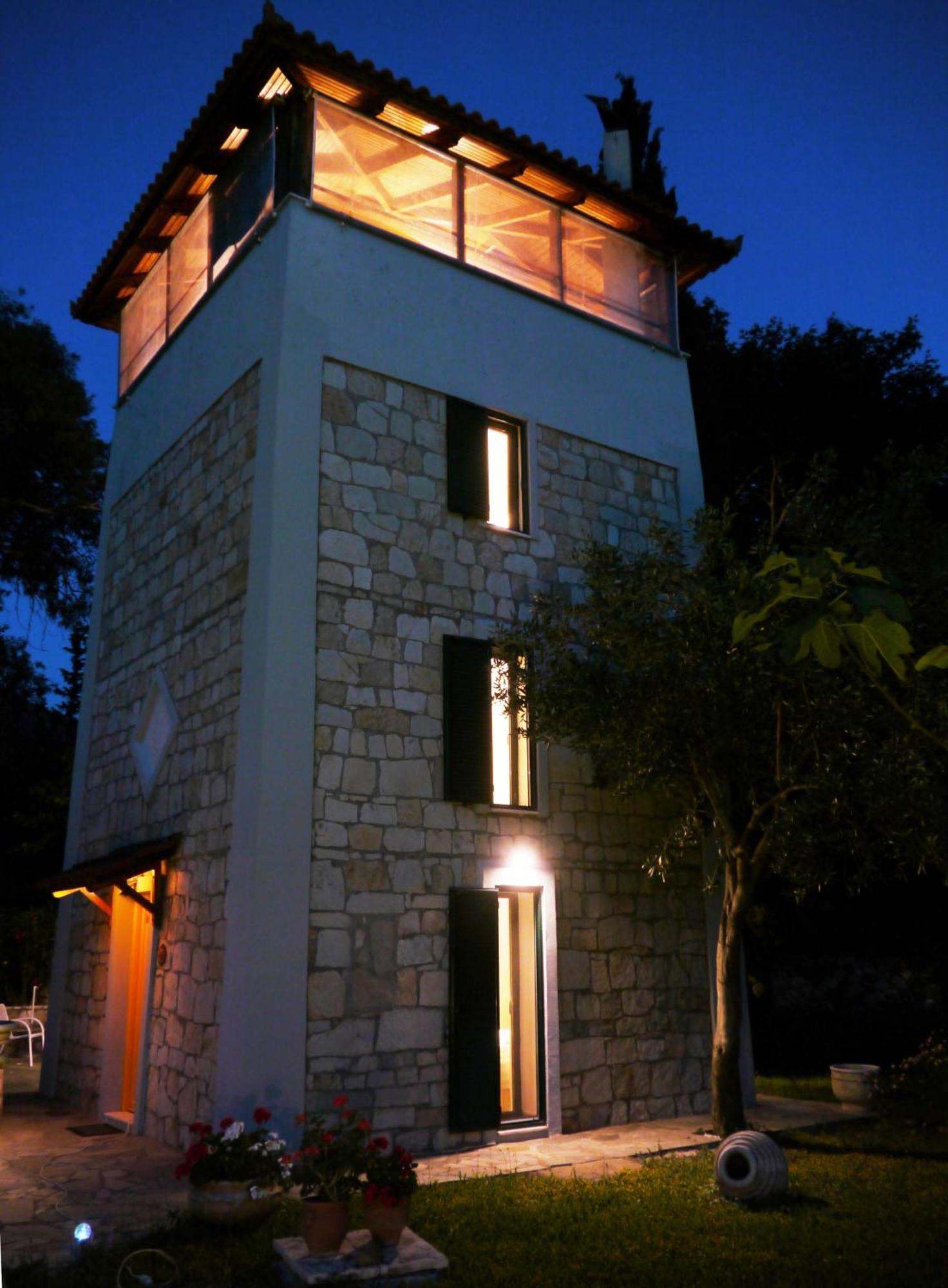 Steinturm Mit Dach-Terrasse Zwischen Fluss, Meer Und Gebirge- Spiti Pirgos Paralia Sergoulas Exterior photo